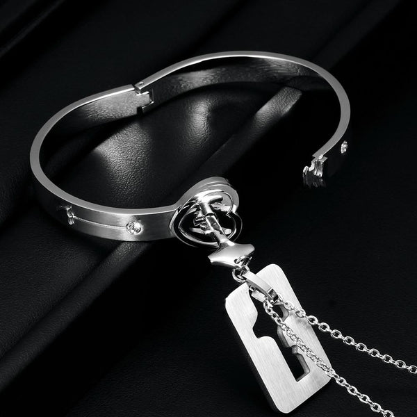 Stylish 316L Stainless Steel Lock Lock Bracelet With Key Charms And Rolo  Cable Chain Perfect Gift For Women And Men From Mina8868, $1.24 | DHgate.Com